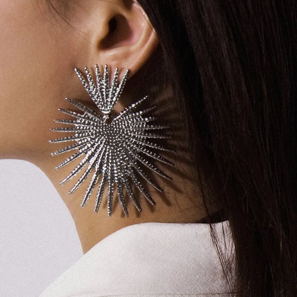 Jewelry - White Gold plated big unique earrings